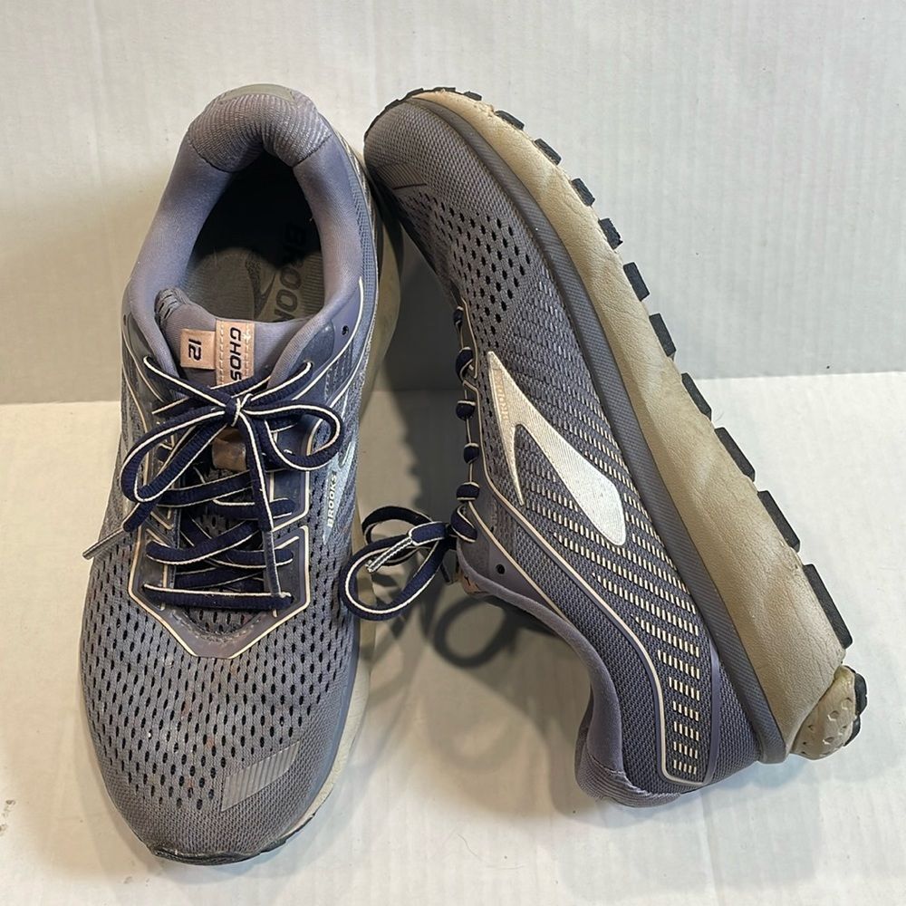 Brooks Women’s Ghost 12 Running Sneakers Sz 9.5 Gray Style 1203051B086